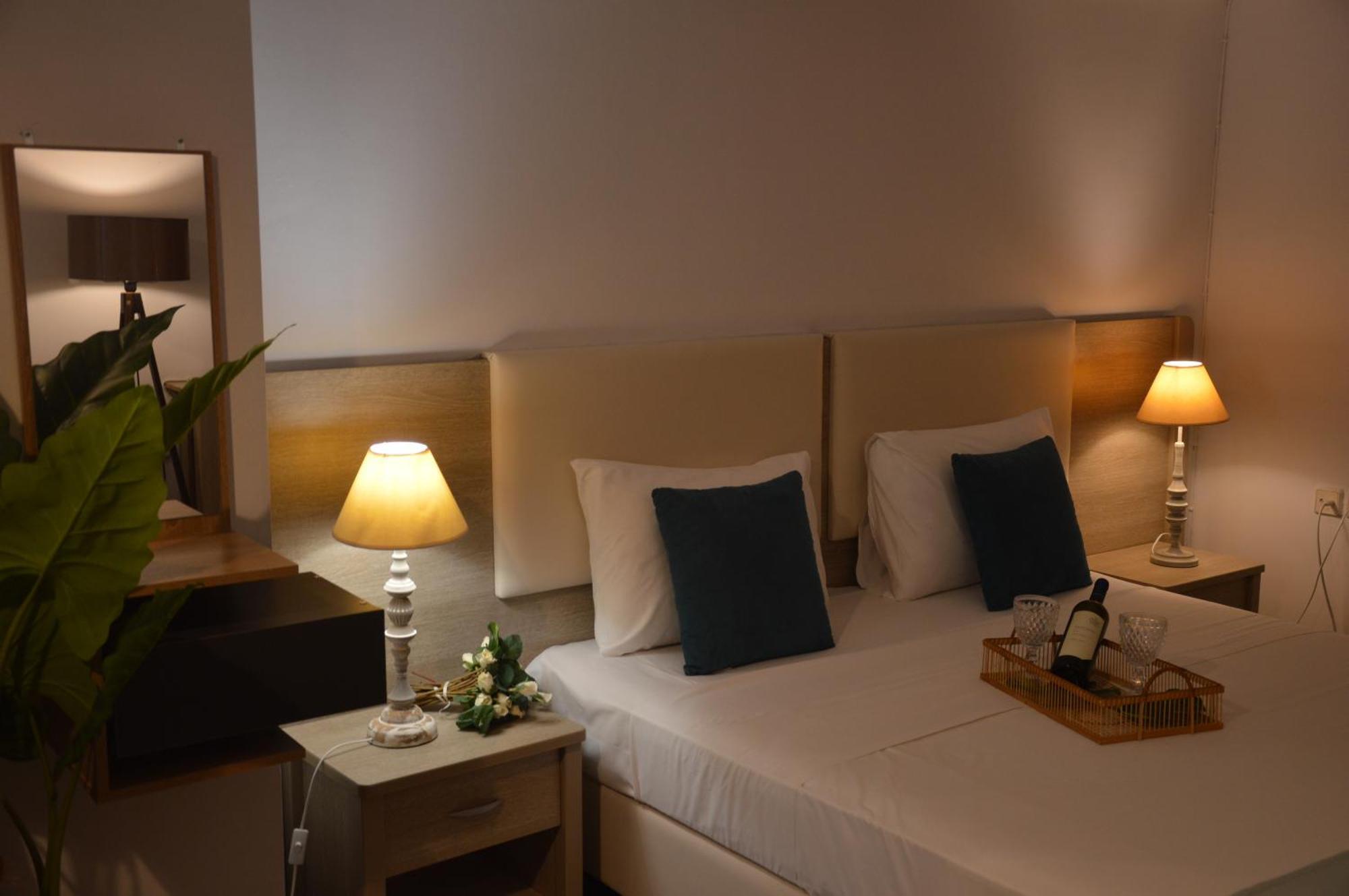 Aqua Mare Sea Side Rooms Nea Kallikrateia Exterior photo