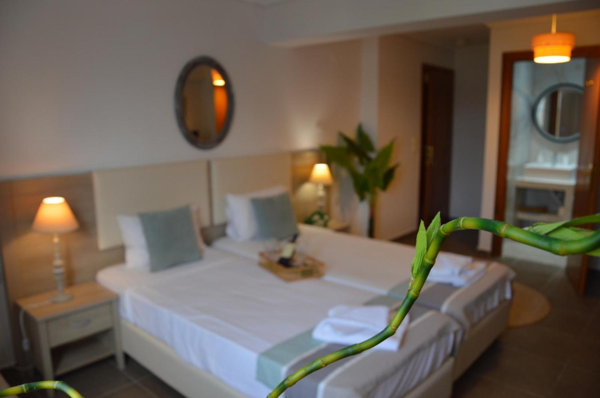 Aqua Mare Sea Side Rooms Nea Kallikrateia Exterior photo