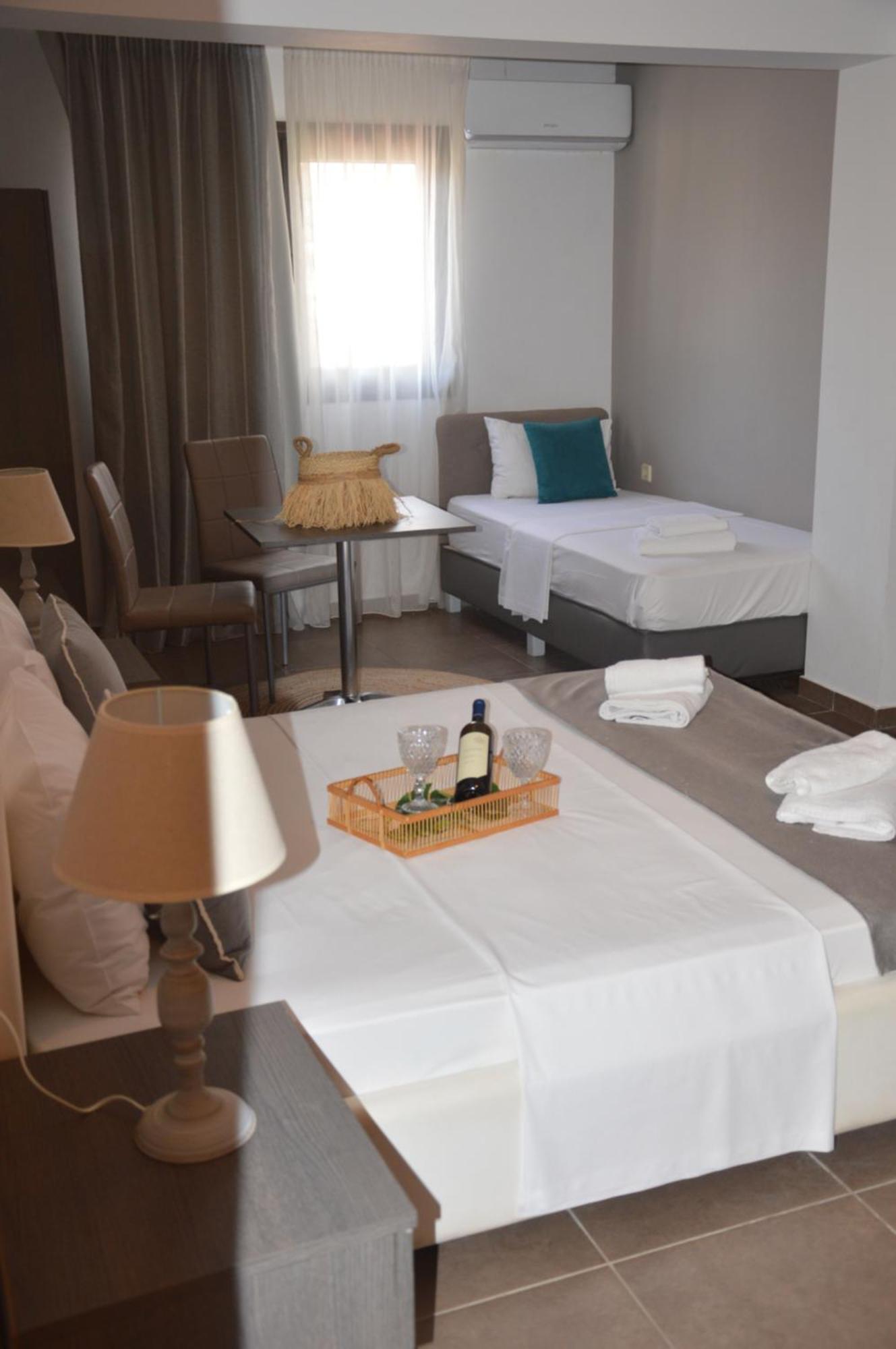 Aqua Mare Sea Side Rooms Nea Kallikrateia Exterior photo