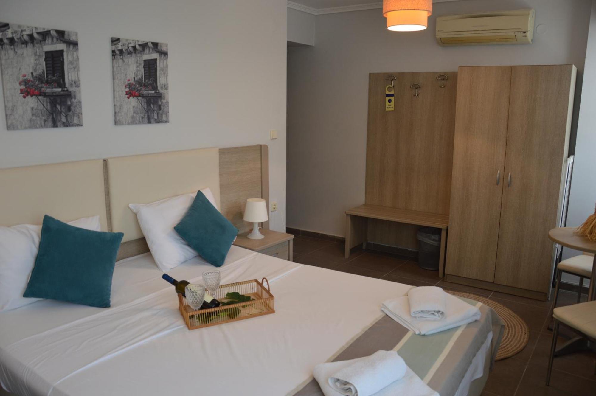 Aqua Mare Sea Side Rooms Nea Kallikrateia Exterior photo