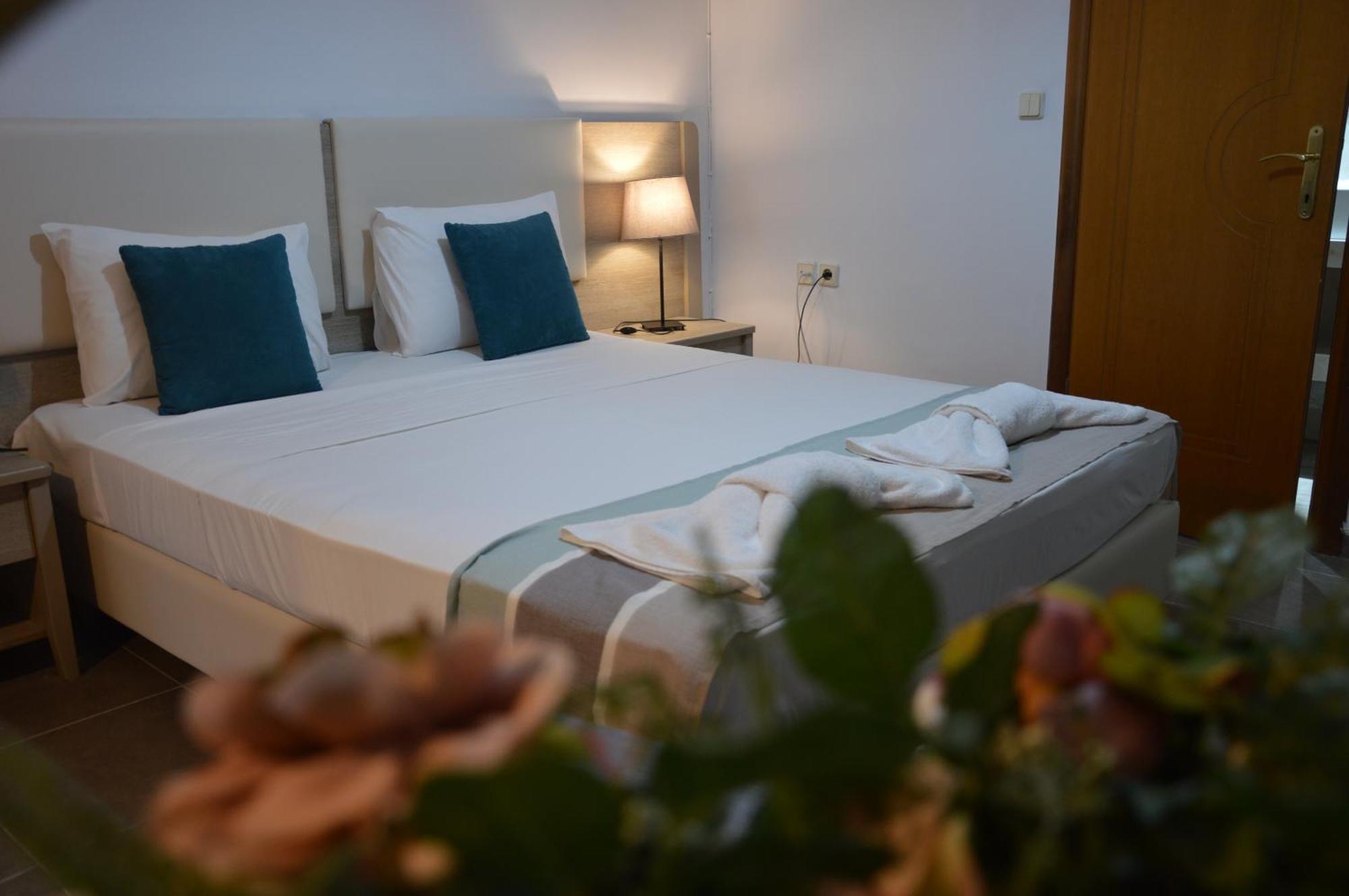 Aqua Mare Sea Side Rooms Nea Kallikrateia Exterior photo